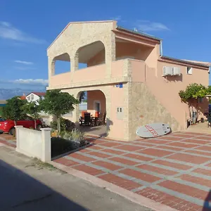 apartman-ivana-vir.hotelinzadar.com/